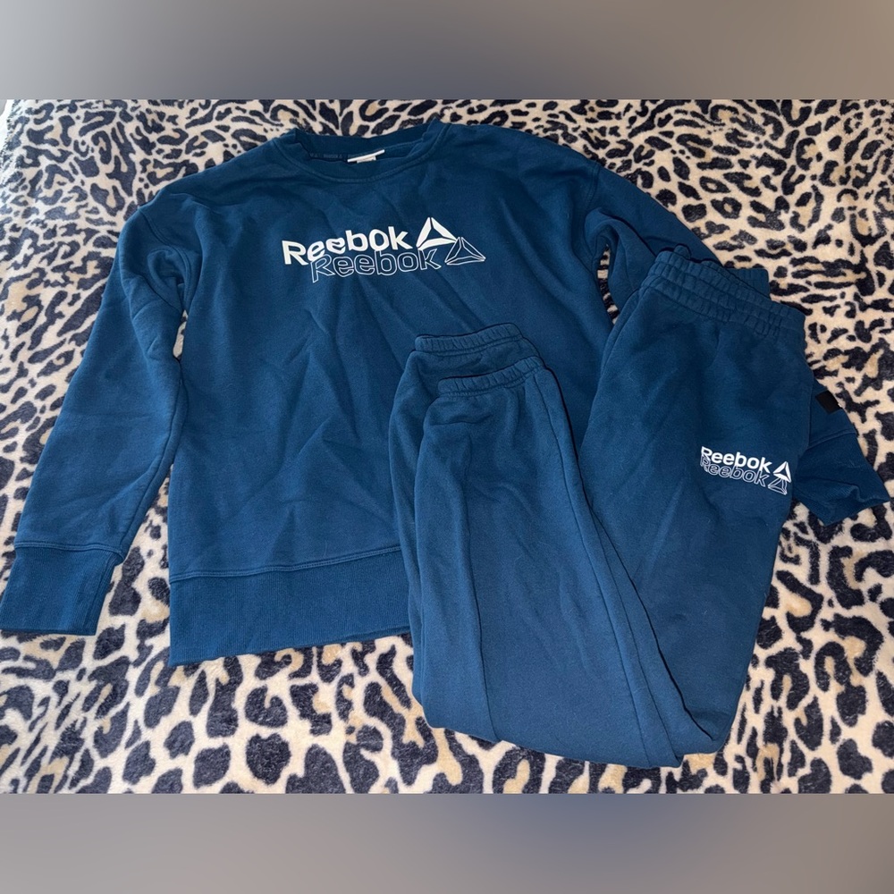 Reebok Women’s Navy Sweatpants and Sweatshirt Set